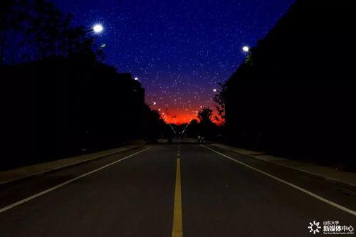 错过整片星河,独赏月色——星河错过的遗憾与诗意